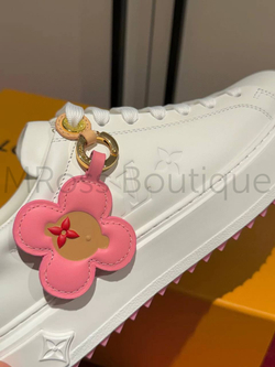 Женские кеды Louis Vuitton Time Out в белом цвете с брелком монограм