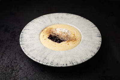 Кремовая полента со смородиновым конфи и страчателлой