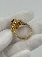 Кольцо с красным кристаллом