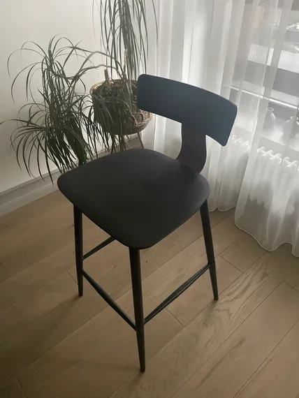 Полубарный стул Ant черный