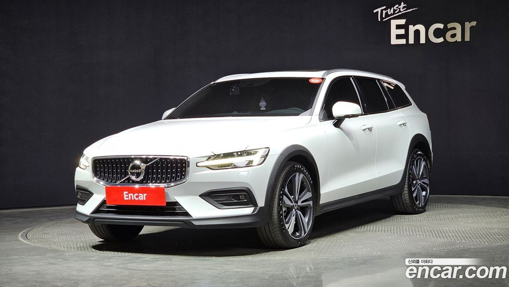 Volvo V60 Cross Country 2 Generation B5 Pro AWD (09.2020)