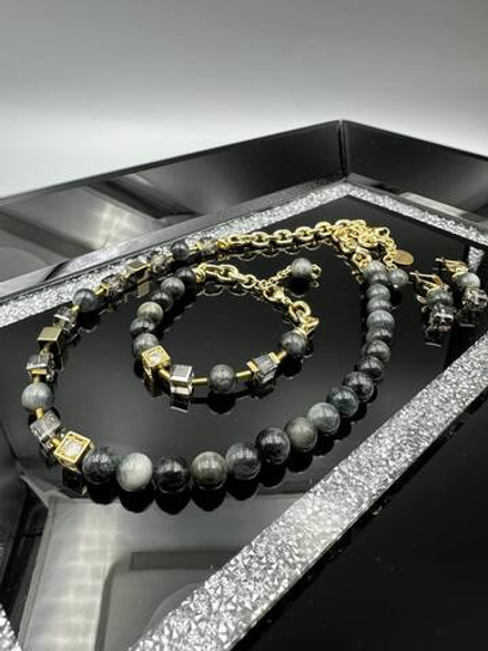 Колье асимметричное с кошачим глазом и кубиками Swarovski, оттенок золото