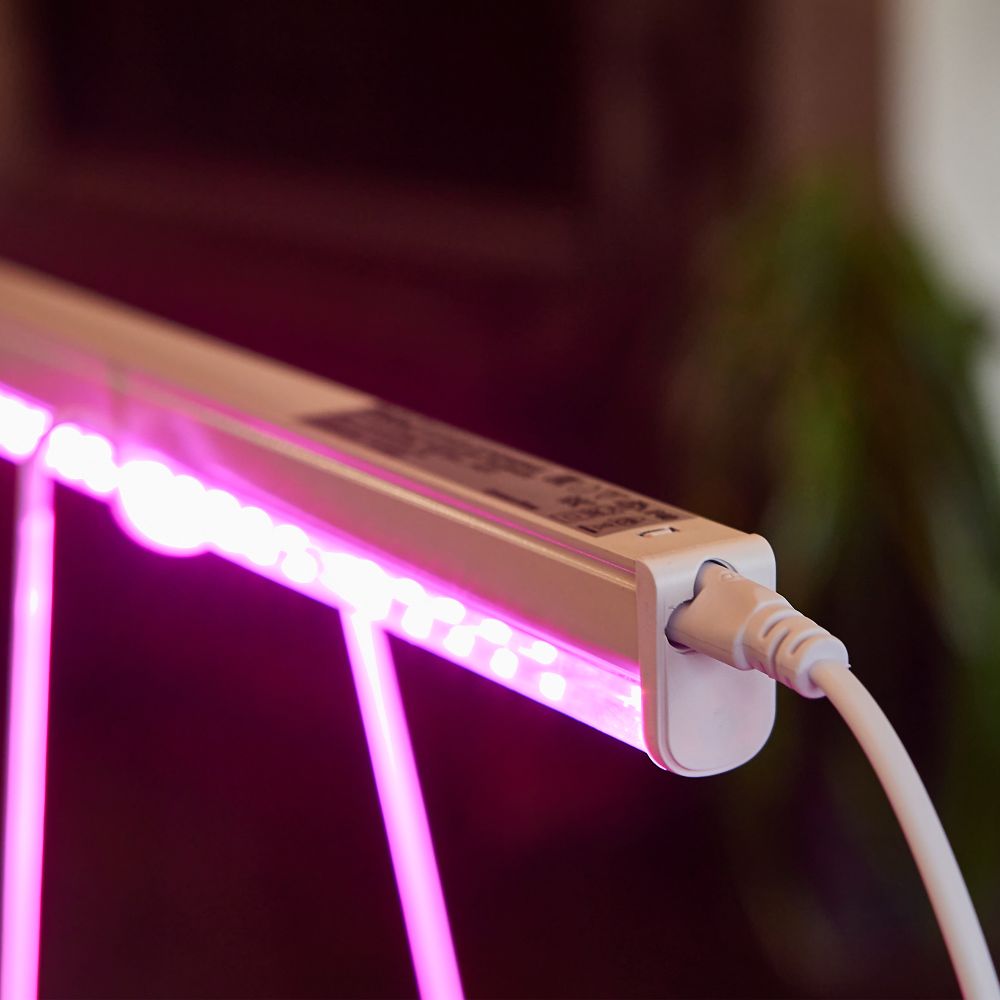 ULI-P43-35W-SPBX IP40 WHITE Светильник для растений светодиодный линейный. 1150мм. выкл. на корпусе. Алюминий. Спектр с дальним красным для рассады и досвечивания в период роста. TM Uniel