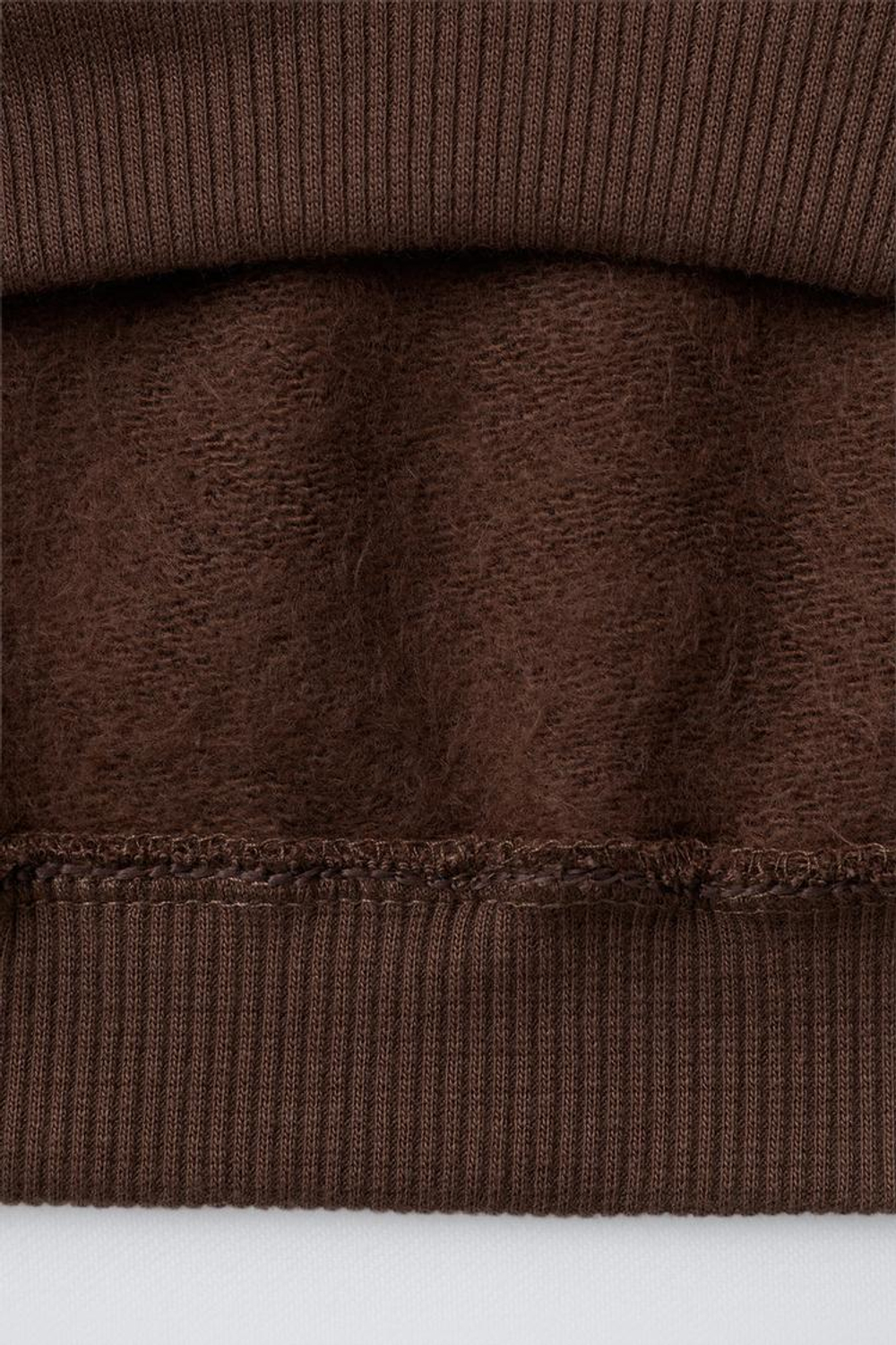 ZARA БАЗОВАЯ ТОЛСТОВКА С НАДПИСЬЮ, КОРИЧНЕВЫЙ