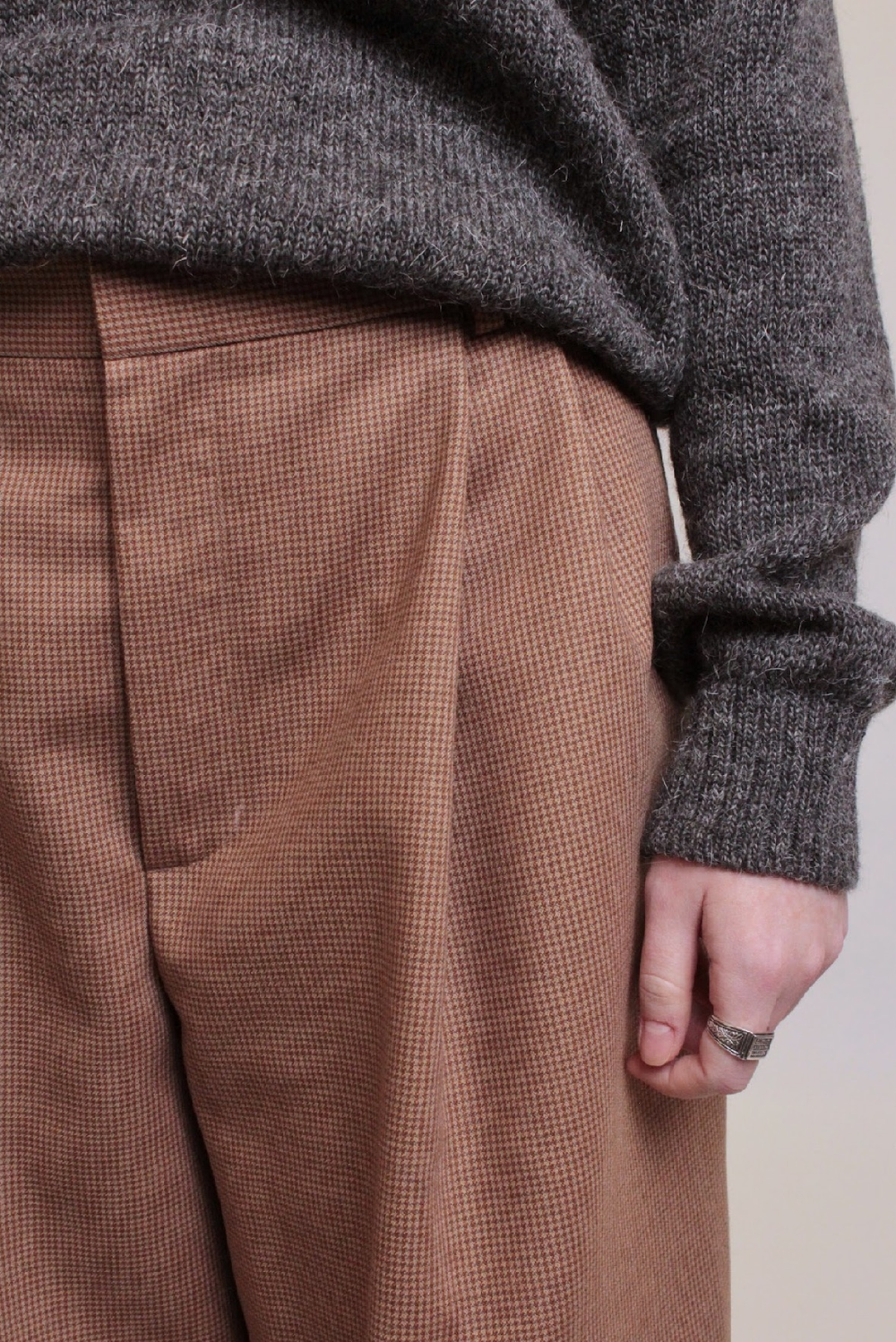 Свитер из шерсти темно-серый