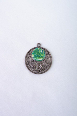 Кулон с камнем, новый
