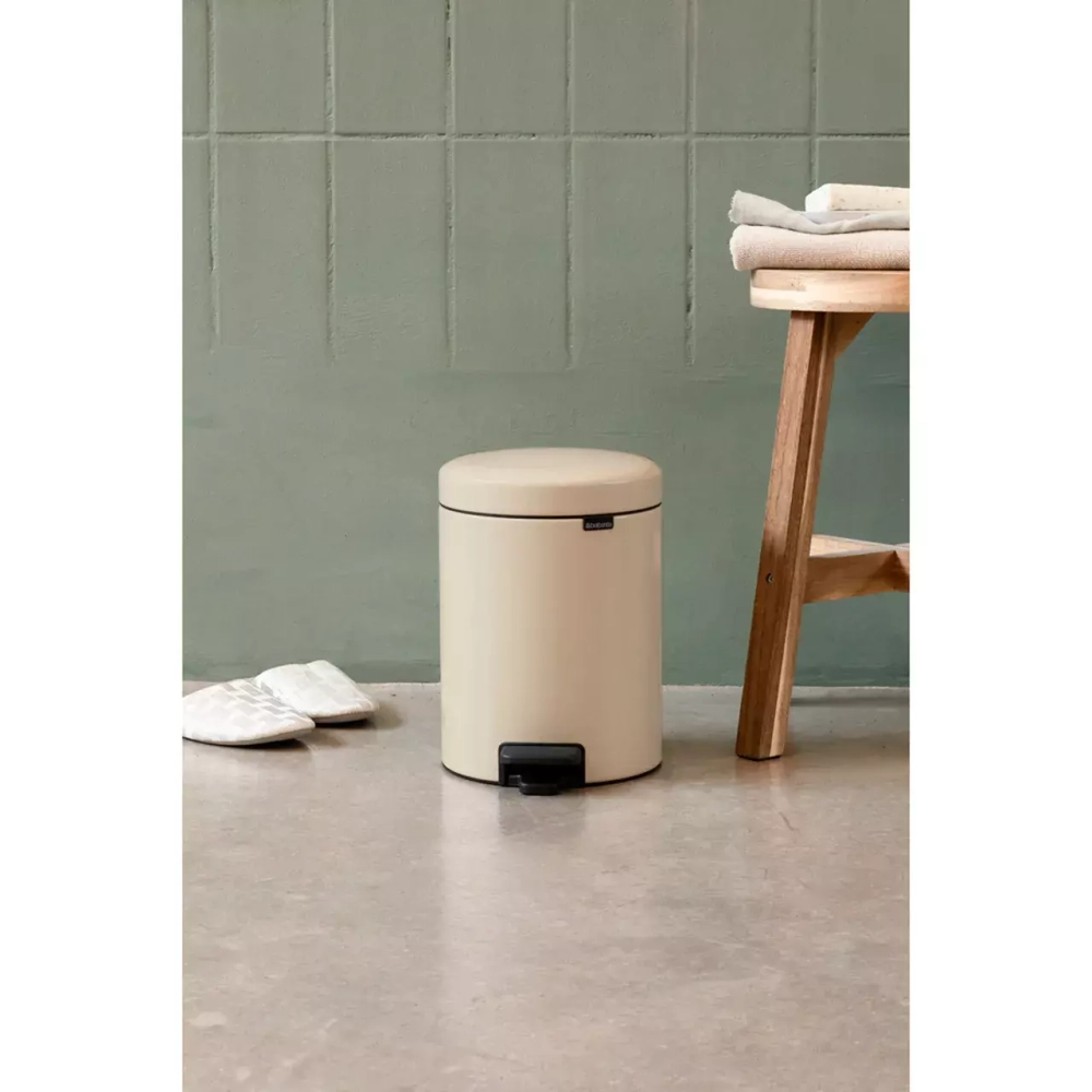 Brabantia - Контейнер для мусора NewIcon 3л, мягкий бежевый / артикул   149887  / GTIN 8710755149887