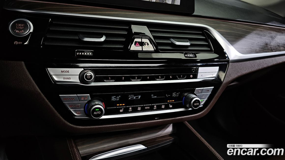 BMW 5 Series (G30) 520i Luxury (09.2020)