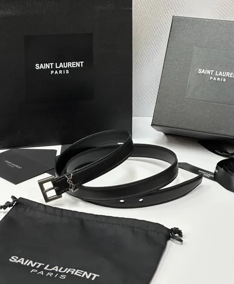 Ремень SAINT LAURENT с пряжкой CASSANDRE из зернистой кожи