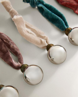 ZARA HOME НАБОР МАЛЕНЬКИХ ЕЛОЧНЫХ ШАРОВ С БАНТАМИ (6 ШТ.), РАЗНОЦВЕТНЫЙ