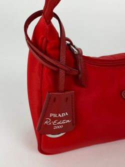Сумка Prada Re-Edition 2000