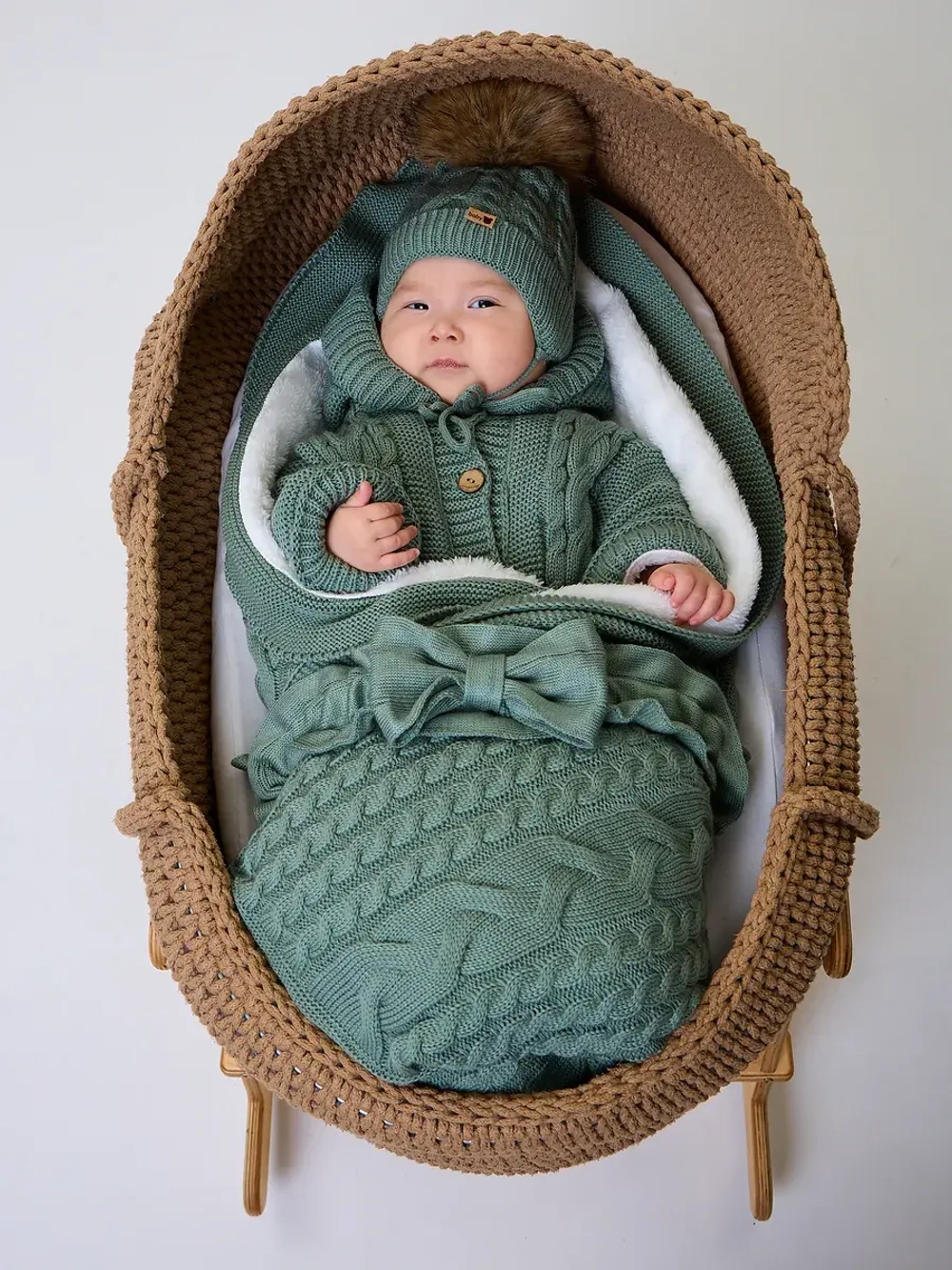 Вязаный конверт на выписку для новорожденного теплый