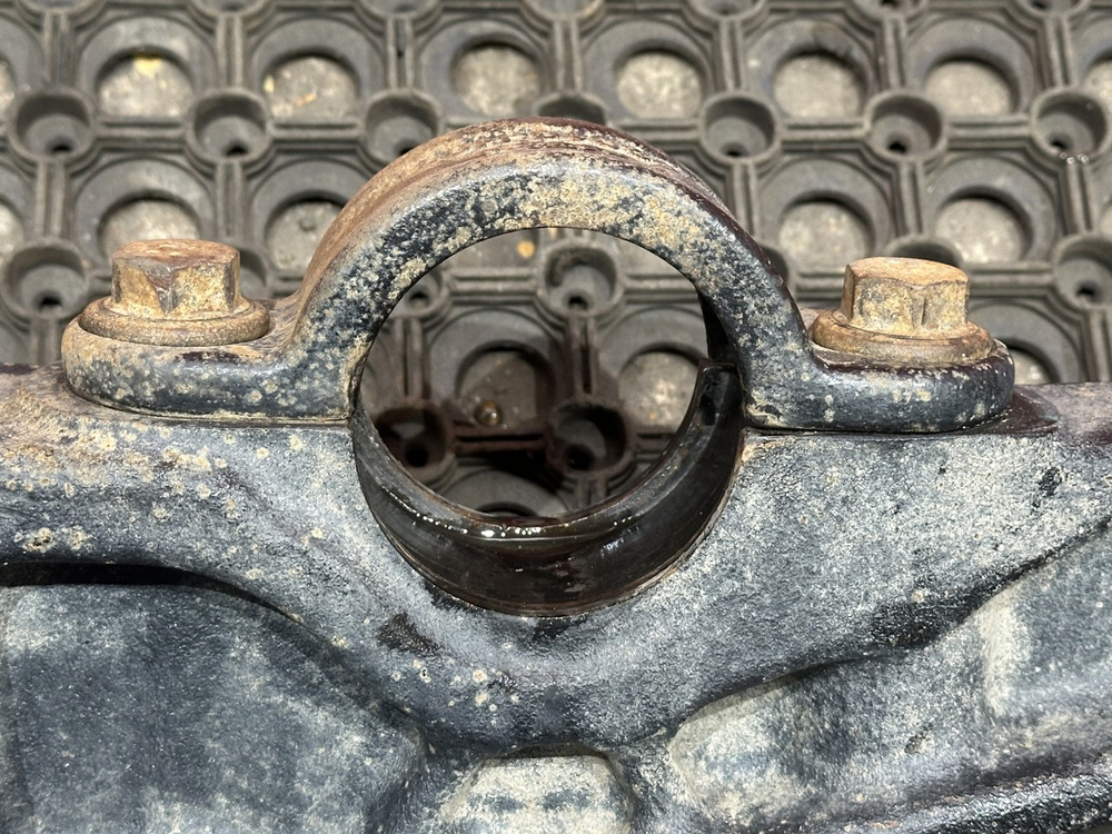 Кронштейн пневморессоры правый 2023г