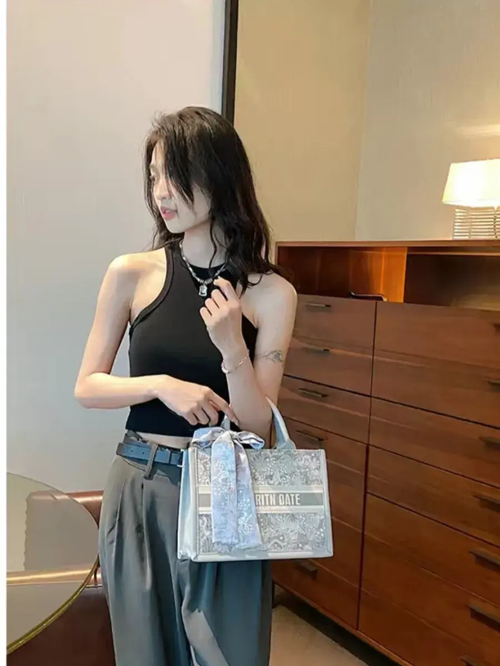 Сумка для учебы маленькая а5 тоут серая y2k с бантиком