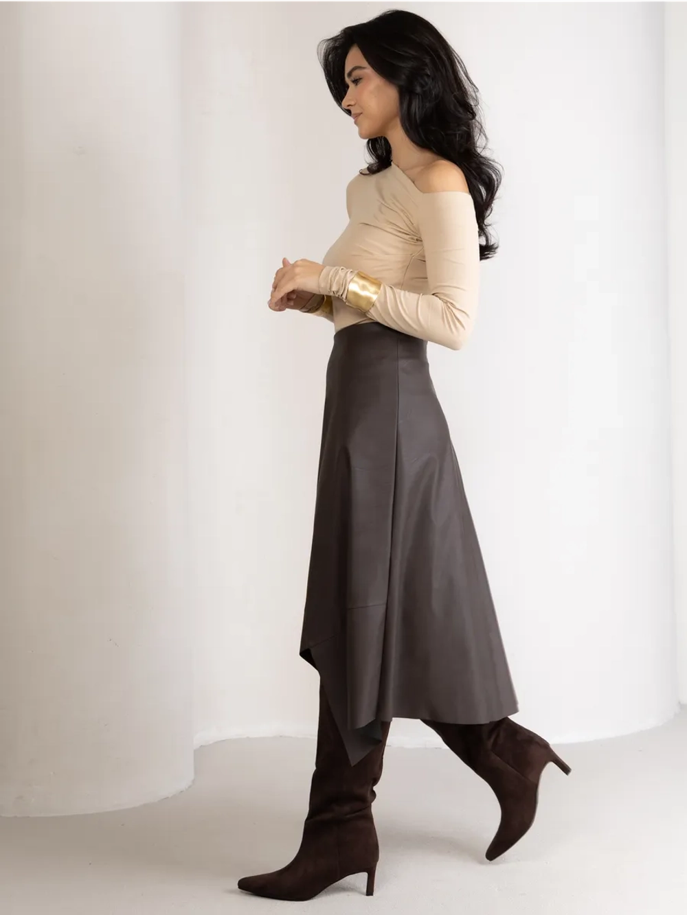 Юбка кожаная трапеция миди