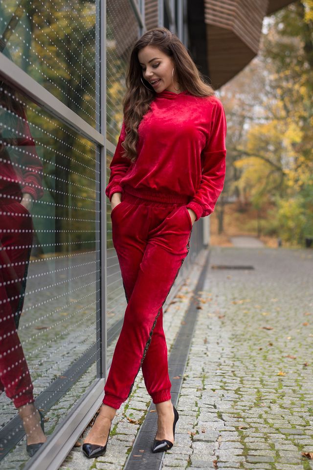 Красный костюм Provocateur Me из мягкой велюровой ткани