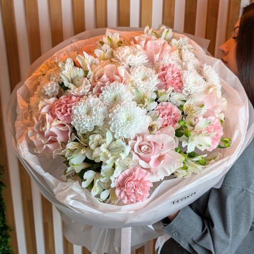 Букет "Весеннее облако" Хризантема, Розы, Гвоздики, Альстромерия