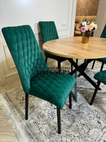 Круглый раздвижной стол "Лофт", дуб вотан и стулья "Бентли" изумруд