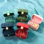 Футляр‑шкатулка мини 63x38x45 мм бордового цвета.