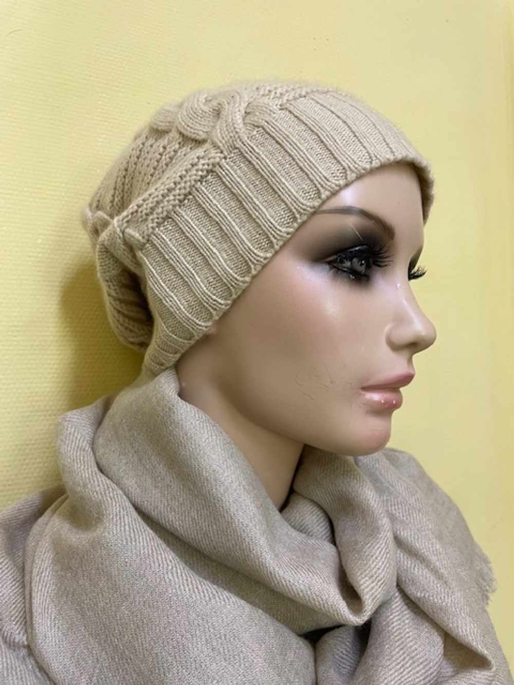 Шапка женская.