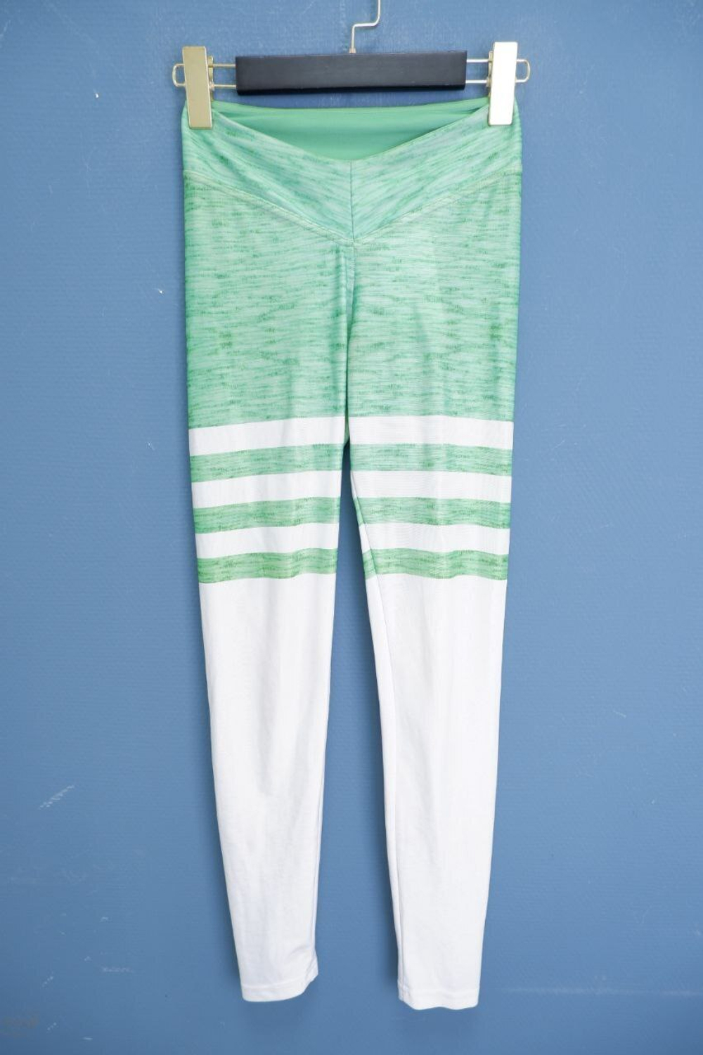 Леггинсы зелено-белые на 12-13 лет