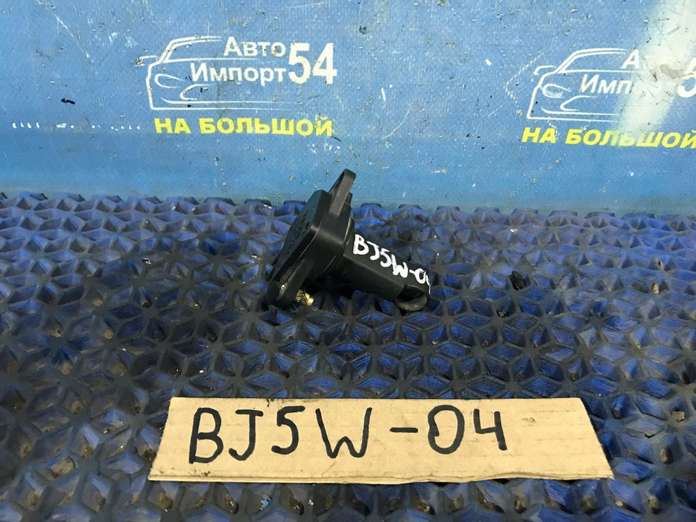 Расходомер MAZDA FAMILIA 1999