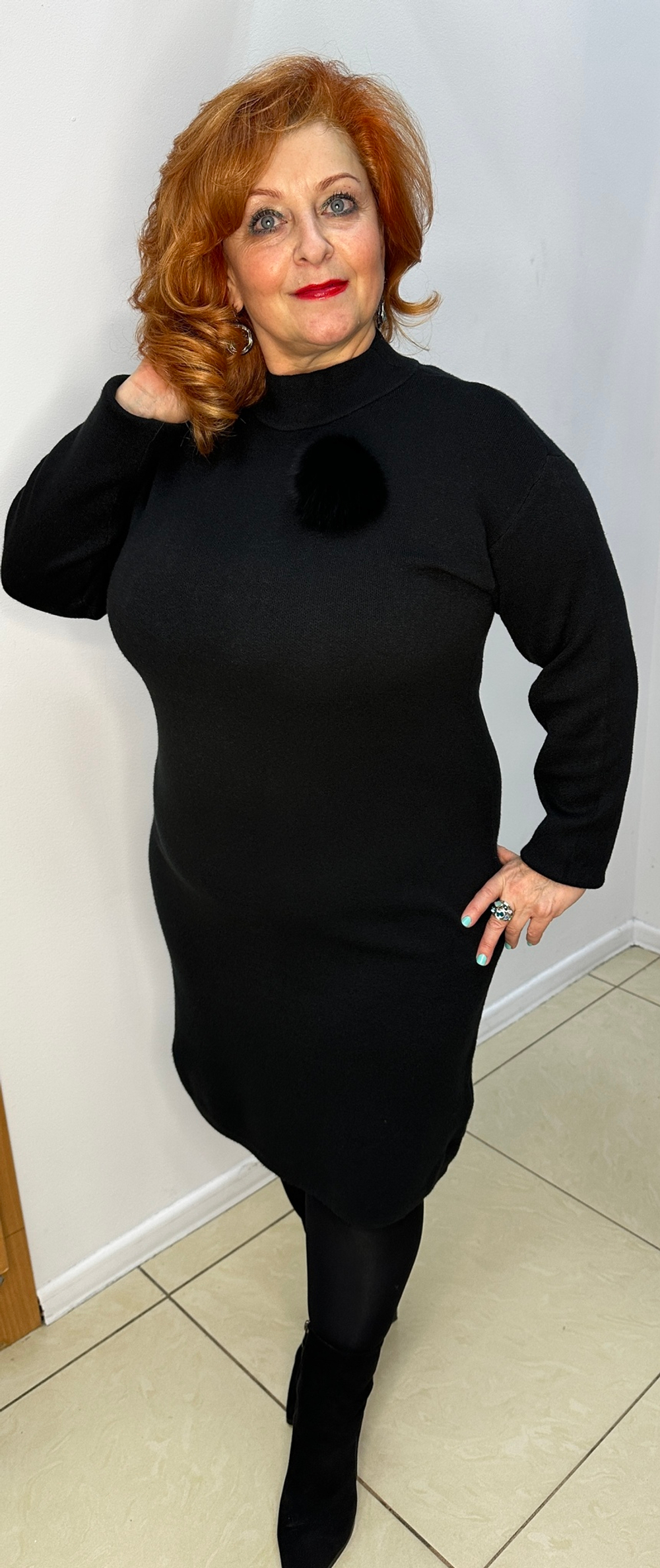 Трикотажное итальянское платье с помпоном