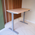 Регулируемый компьютерный стол Motor UP с регулировкой по высоте — столешница МДФ дуб беленый