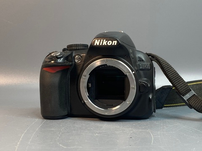 Nikon D3100 Сломан затвор