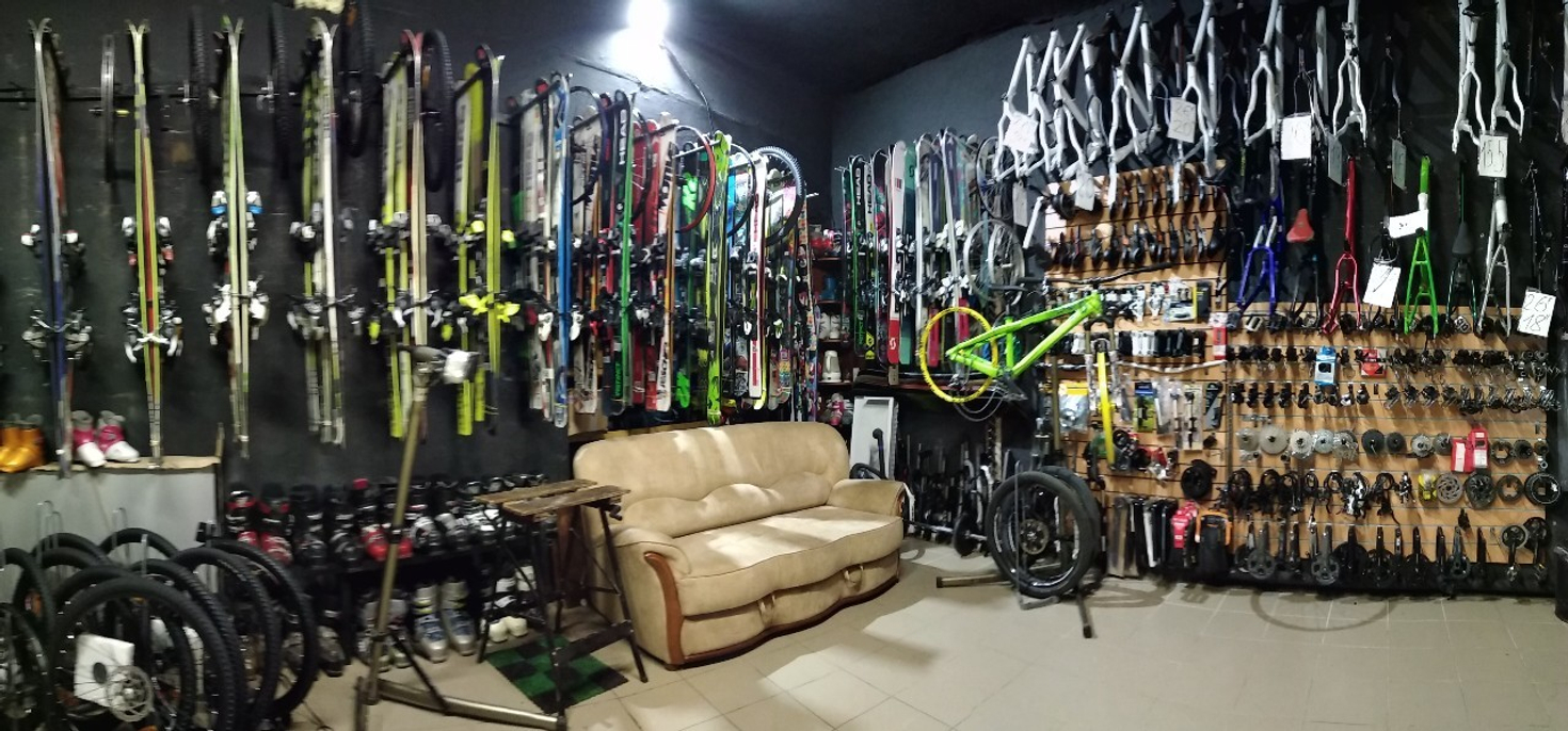 Купить горные лыжи Ski и сноуборды Snowboard  дешево в Москве от поставщика. С пробегом, бывшие в употреблении, из Европы.