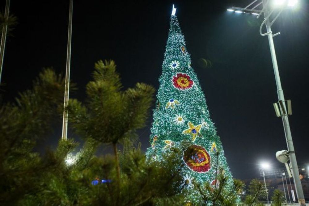 Ель "Уральская" СВЕТОДИНАМИЧЕСКАЯ  с встроенным Теплым освещением 10 м