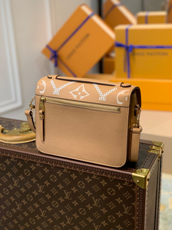 Louis Vuitton Pochette Metis