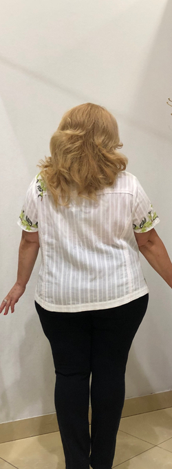 Короткий белый блузон с расшитым принтом