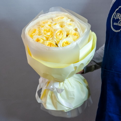 Садовые розы Кендилайт в оформлении