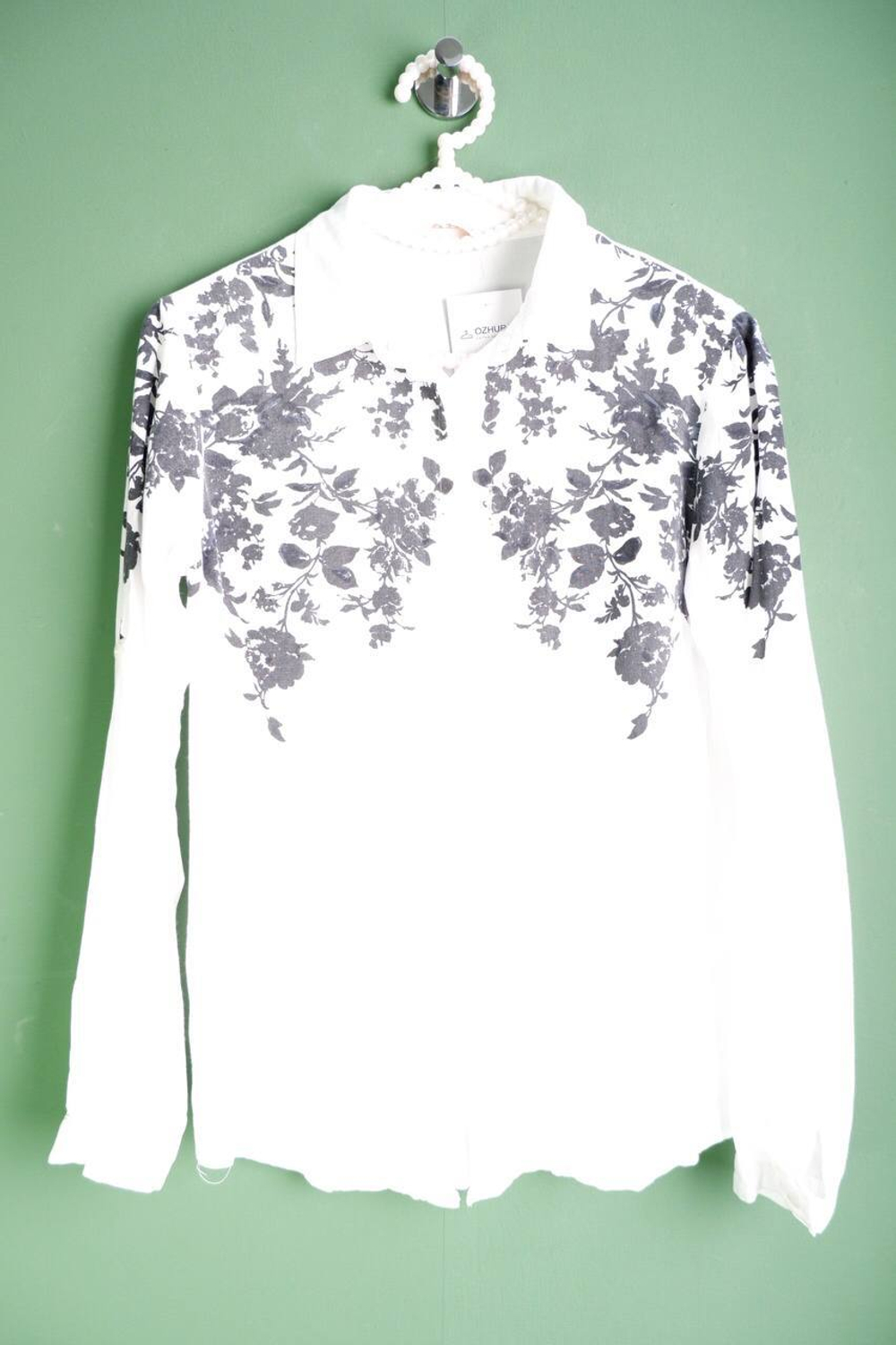 Блузка Reserved с акцентными деталями, визуально на 42 размер