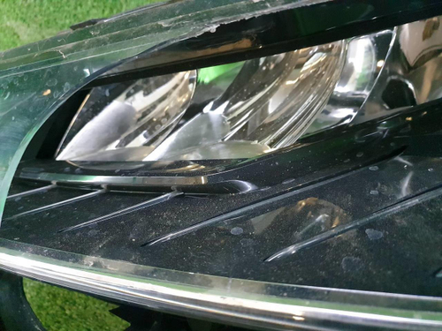 Битая Фара левая Skoda Karoq (2017-2021) LED