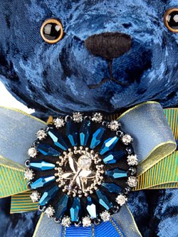 Мягкая игрушка Медведь БернАрт сапфировый 30см