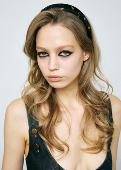 Черный ободок с цветами