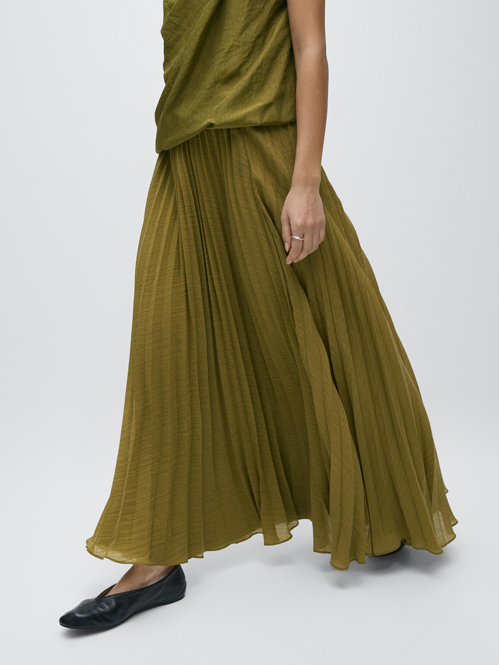 Massimo Dutti Длинное плиссированное платье, фисташково-зеленый