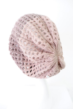 Шапка GUESS модная