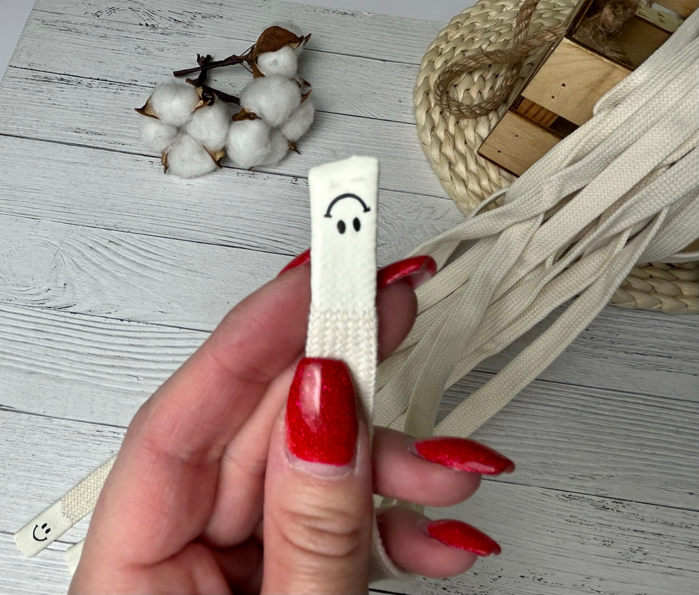 Шнур ХБ ПЛОСКИЙ крем глазки 1,3м