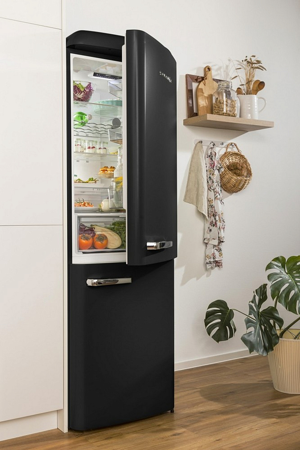 Отдельностоящий холодильник Gorenje ONRK619EBK