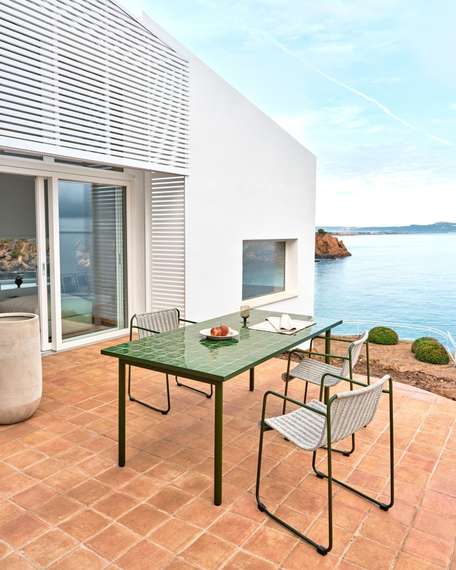 Уличный стол Maurina из оцинкованной стали зелёного цвета с зелёной керамической плиткой 182 x 91 см