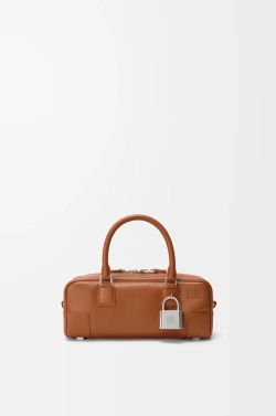 Loewe Укороченная сумка Amazona 23 из блестящей телячьей кожи, светло-коричневый
