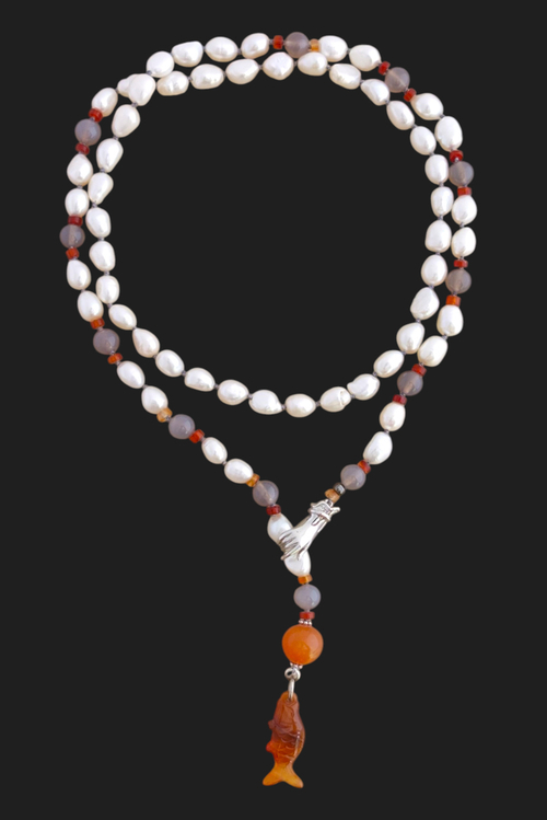 колье из жемчуга и сердолика