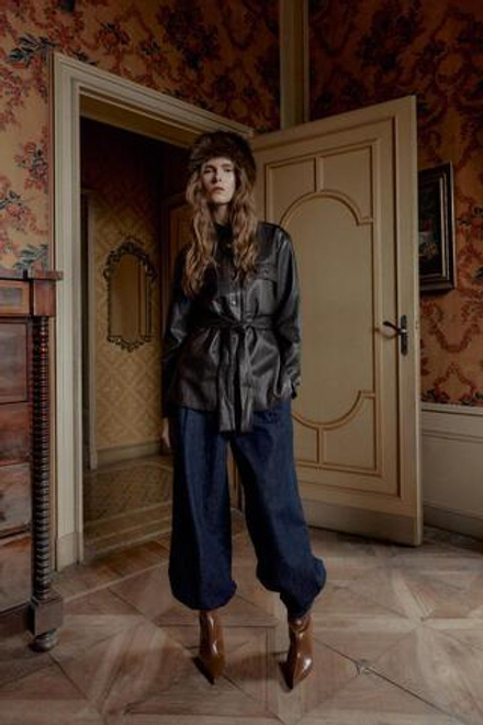 ZARA ДЛИННАЯ КУРТКА ИЗ ИСКУССТВЕННОЙ КОЖИ С ПОЯСОМ, КОРИЧНЕВЫЙ