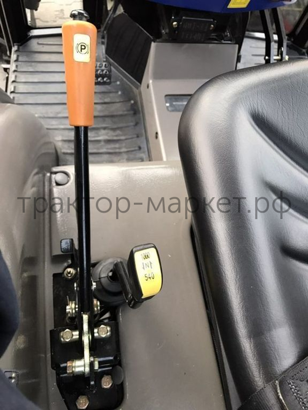 Трактор LOVOL TE-354 G3 с кабиной, 8+8 (реверсивная КПП)