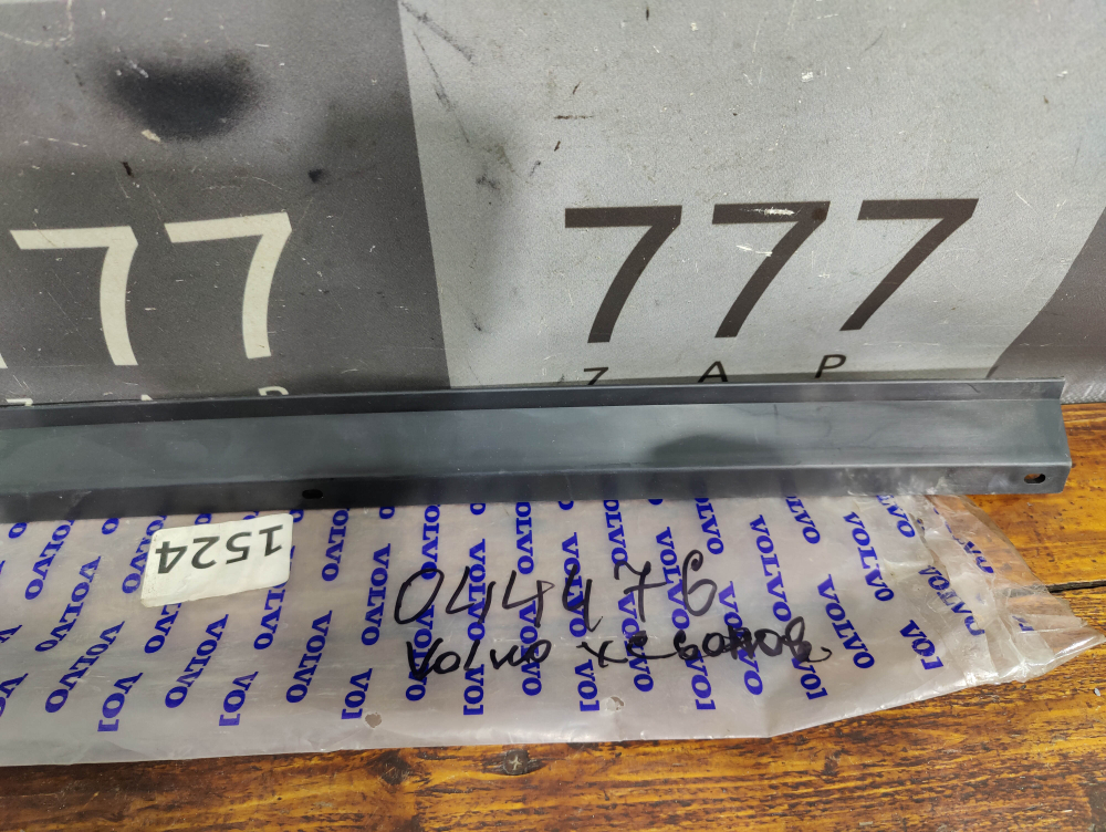 Дефлектор радиатора Volvo XC60 1 08-17 Новый Оригинал 31265124