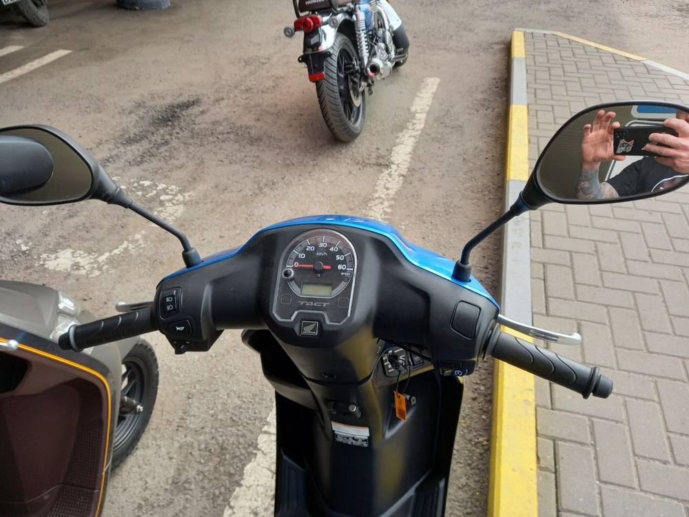 Скутер Honda Tact PGM-FI AF79 синий