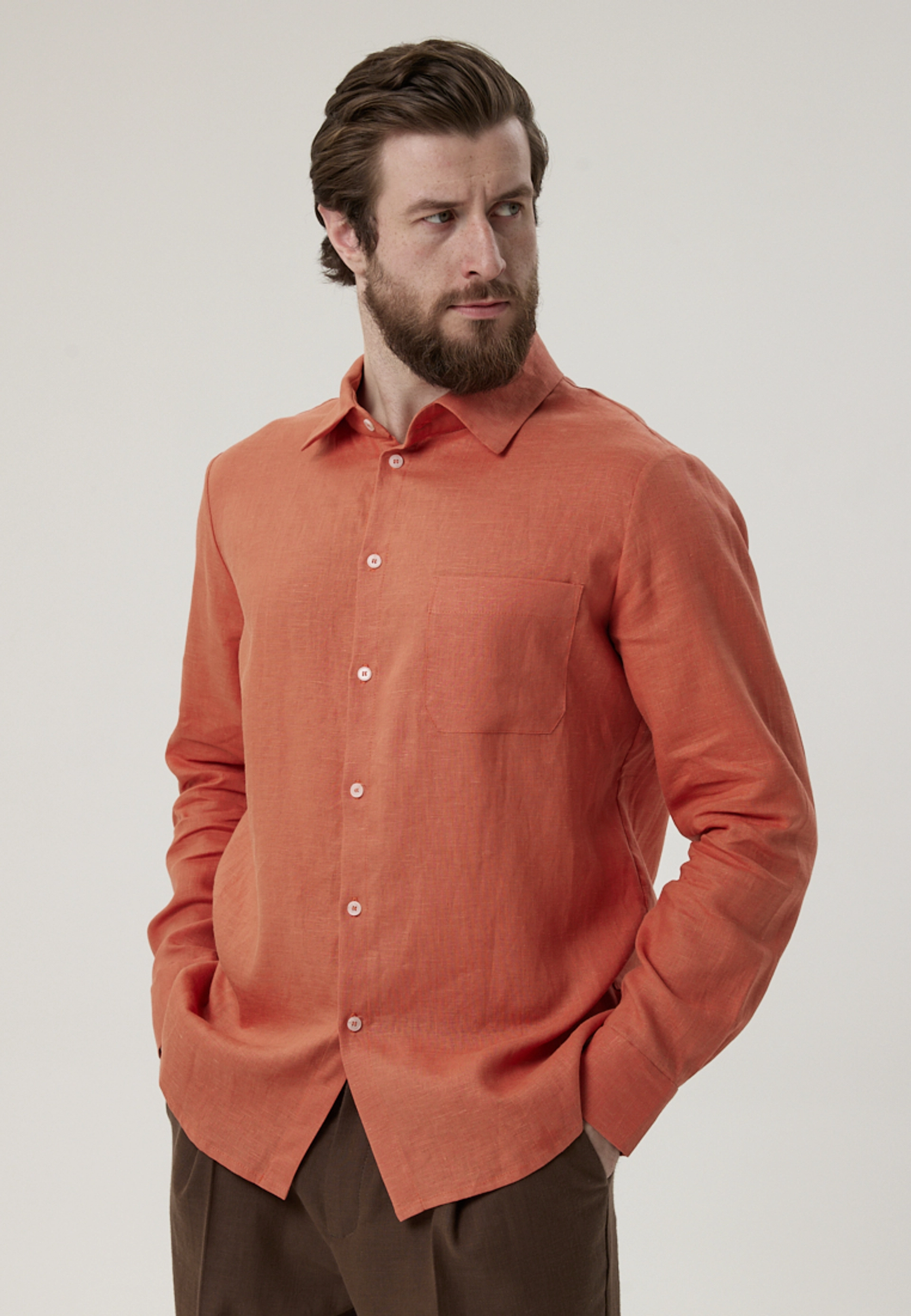 Рубашка льняная терракотового цвета